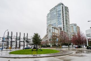 Photo 6: 2203 1228 MARINASIDE Crescent in Vancouver: Yaletown Condo for sale in "CRESTMARK II" (Vancouver West)  : MLS®# R2725003