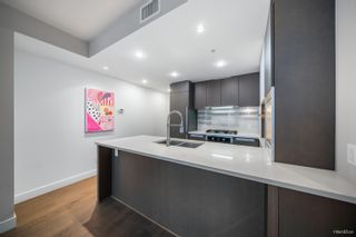 Photo 3: 801 288 W 1ST Avenue in Vancouver: False Creek Condo for sale in "The Camellia" (Vancouver West)  : MLS®# R2875946