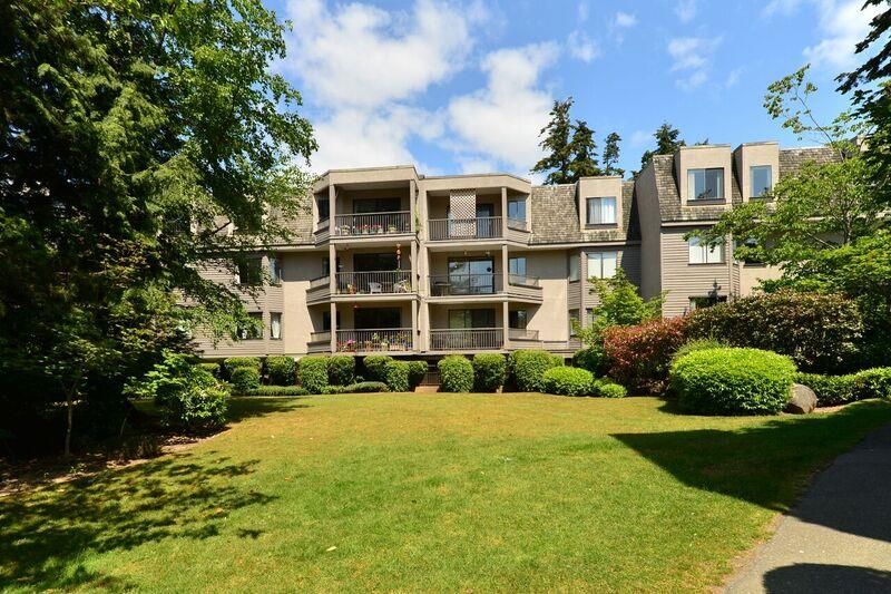 Main Photo: 206 1740 SOUTHMERE Crescent in Surrey: Sunnyside Park Surrey Condo for sale in "Spinnaker" (South Surrey White Rock)  : MLS®# R2072461
