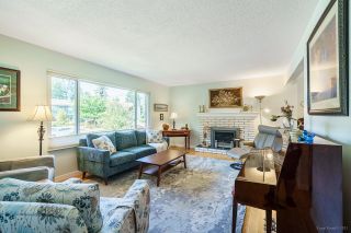Photo 3: 555 ASCOT Street in Coquitlam: Central Coquitlam House for sale in "CENTRAL COQUITLAM" : MLS®# R2725158