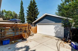 Photo 3: 5608 Ladbrooke Drive SW in Calgary: Lakeview Detached for sale : MLS®# A2017957