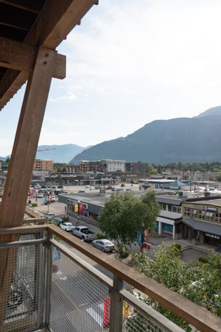 Photo 9: 401 38142 CLEVELAND Avenue in Squamish: Downtown SQ Condo for sale in "Cleveland Courtyard" : MLS®# R2800610