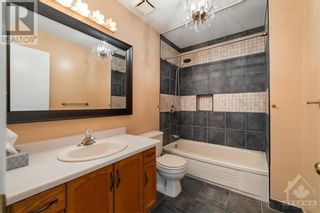 Photo 18: 3 THORNHEDGE COURT in Ottawa: House for sale : MLS®# 1369584