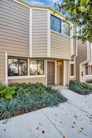 Photo 1: 18 Latitude Court Unit 18 in Newport Beach: Residential for sale (N6 - Newport Heights)  : MLS®# OC17265297