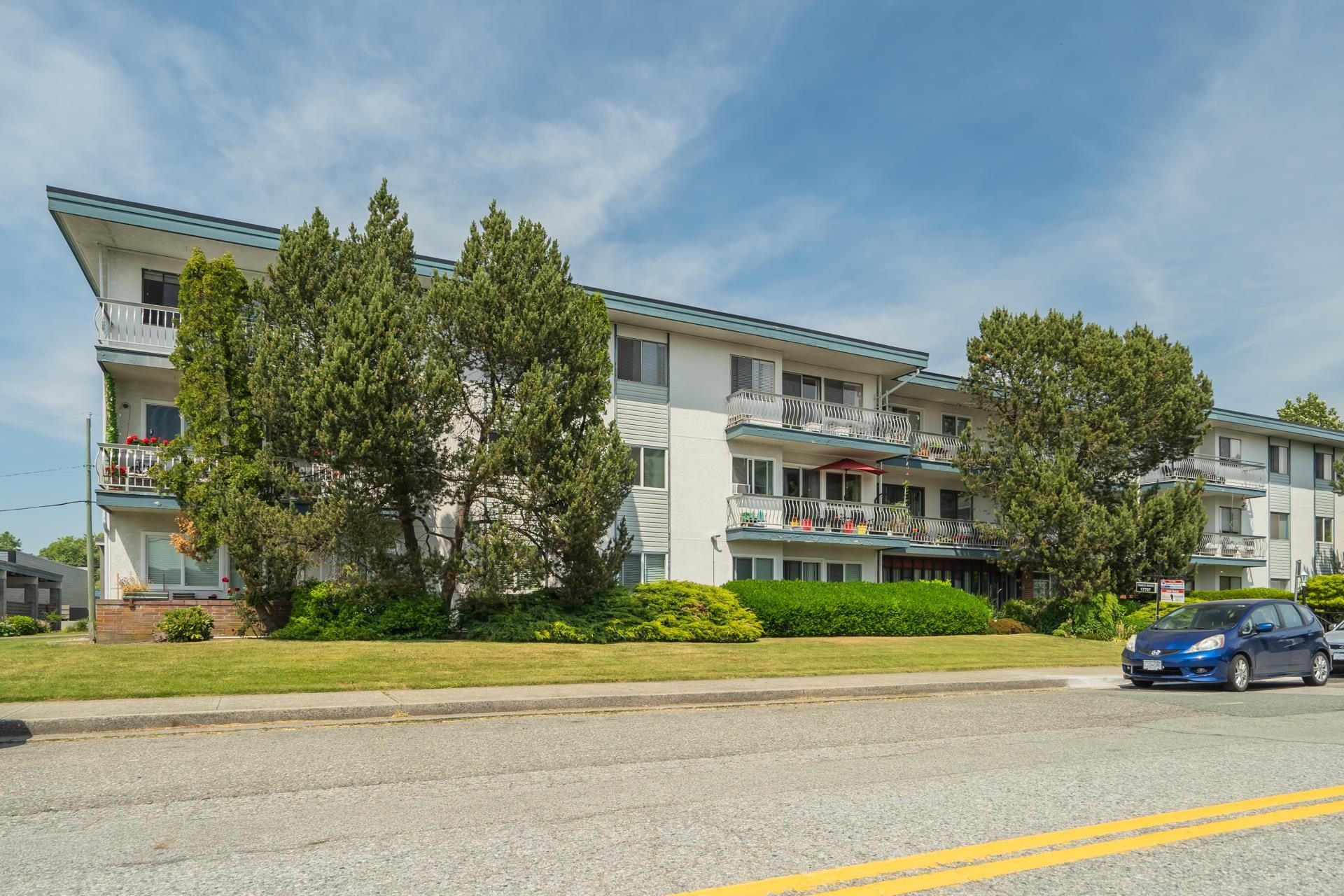 Main Photo: 106 17707 57A Avenue in Surrey: Cloverdale BC Condo for sale in "FRANCES MANOR" (Cloverdale)  : MLS®# R2802529