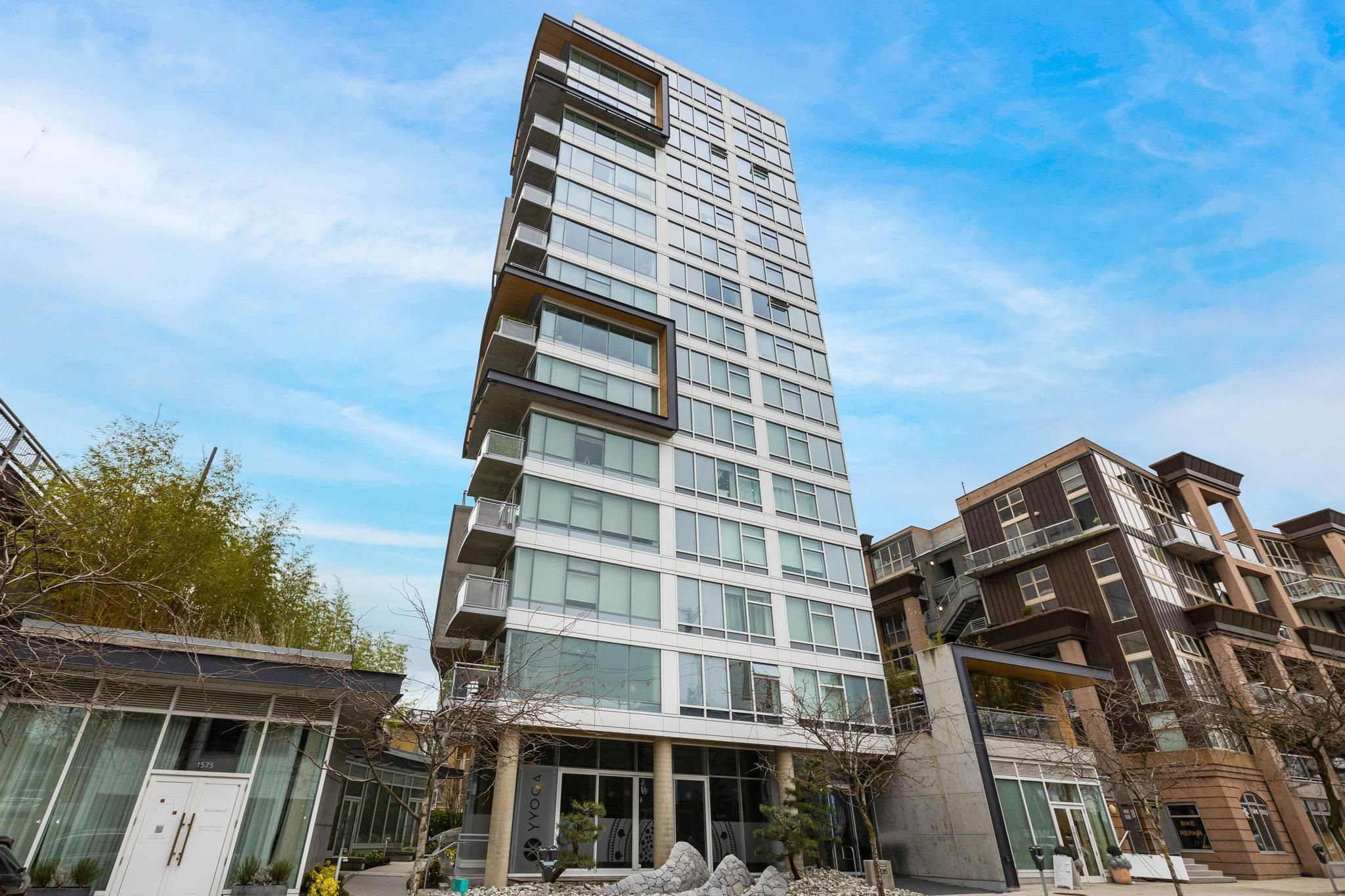 Main Photo: 203 1565 W 6TH Avenue in Vancouver: False Creek Condo for sale (Vancouver West)  : MLS®# R2814604