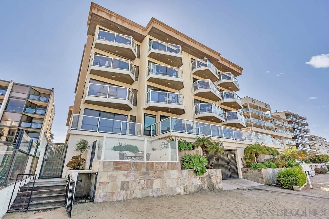 Main Photo: PACIFIC BEACH Condo for sale : 1 bedrooms : 3888 Riviera Dr #102 in San Diego