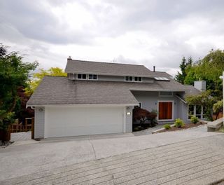 Photo 1: 2624 TURRET Crescent in Coquitlam: Upper Eagle Ridge House for sale in "Upper Eagle Ridge" : MLS®# R2176840