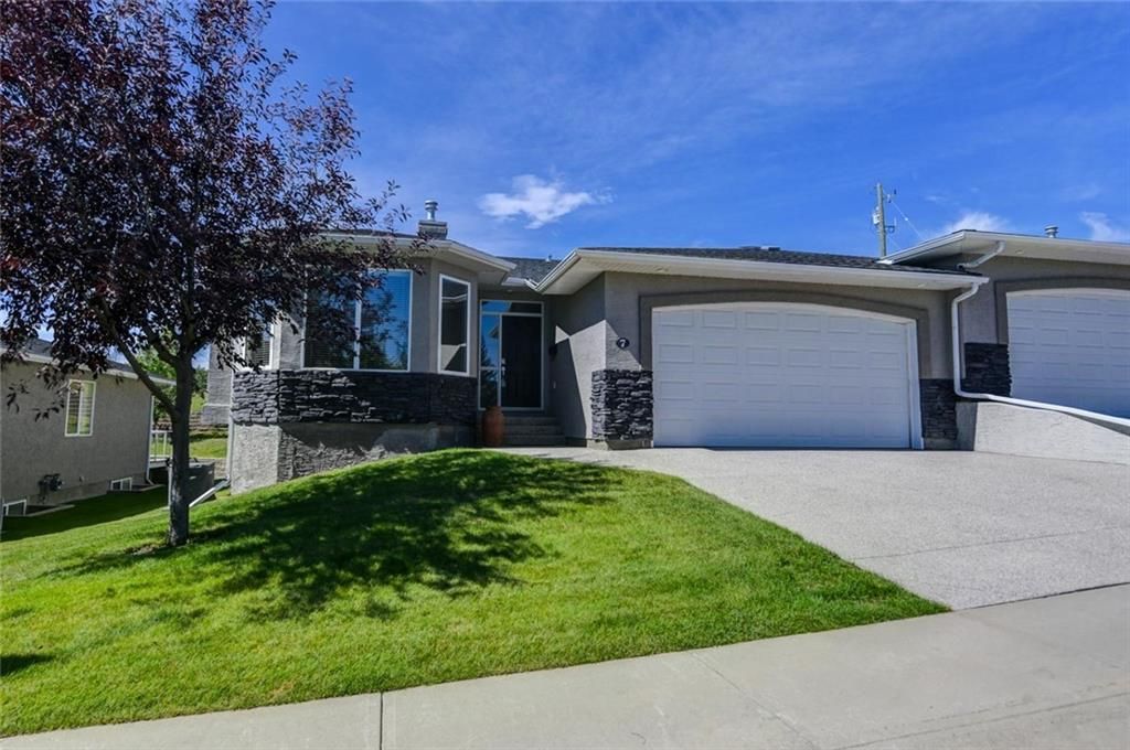 Main Photo: 7 ELYSIAN Crescent SW in Calgary: Springbank Hill Semi Detached for sale : MLS®# A1104538