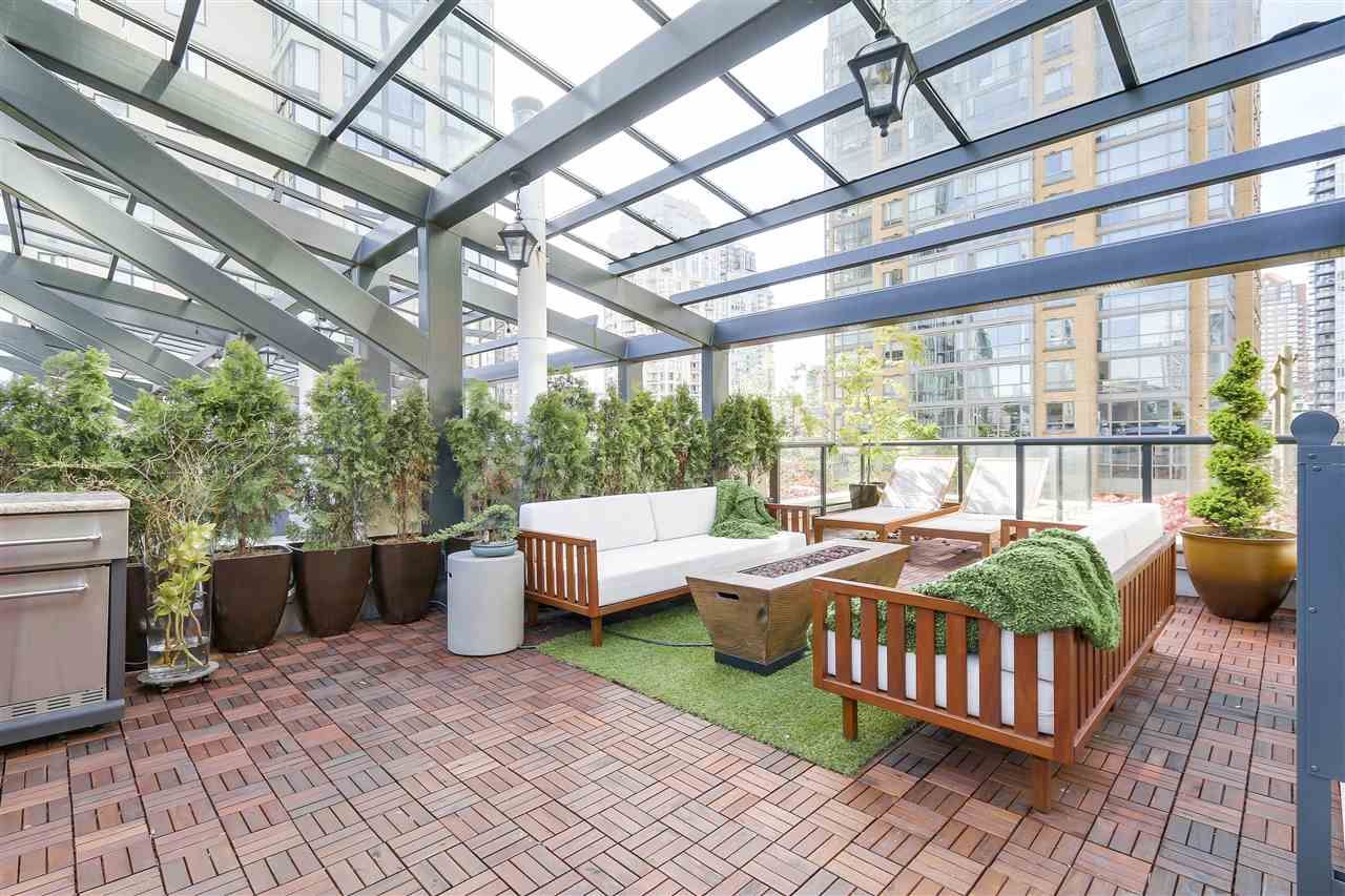 Main Photo: 204 1155 HOMER STREET in : Yaletown Townhouse for sale : MLS®# R2163867