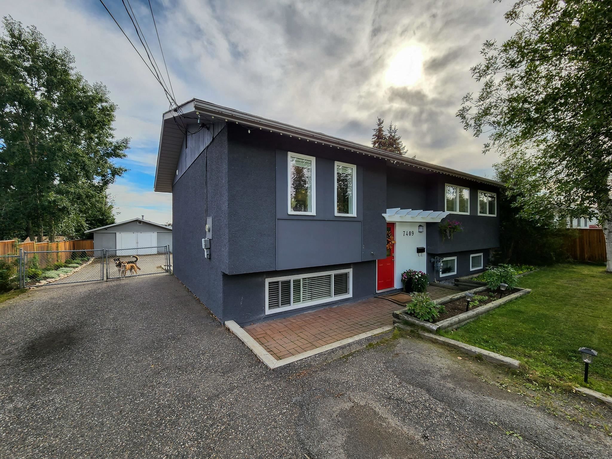 Main Photo: 7409 THOMPSON Drive in Prince George: Lafreniere & Parkridge House for sale (PG City South West)  : MLS®# R2720652