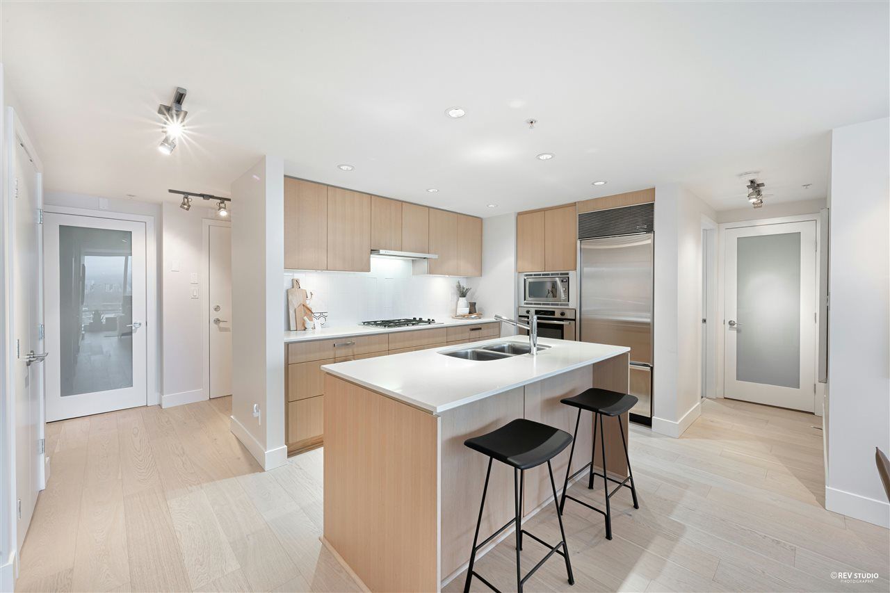 Main Photo: 701 1675 W 8TH Avenue in Vancouver: Fairview VW Condo for sale in "Camera" (Vancouver West)  : MLS®# R2530414