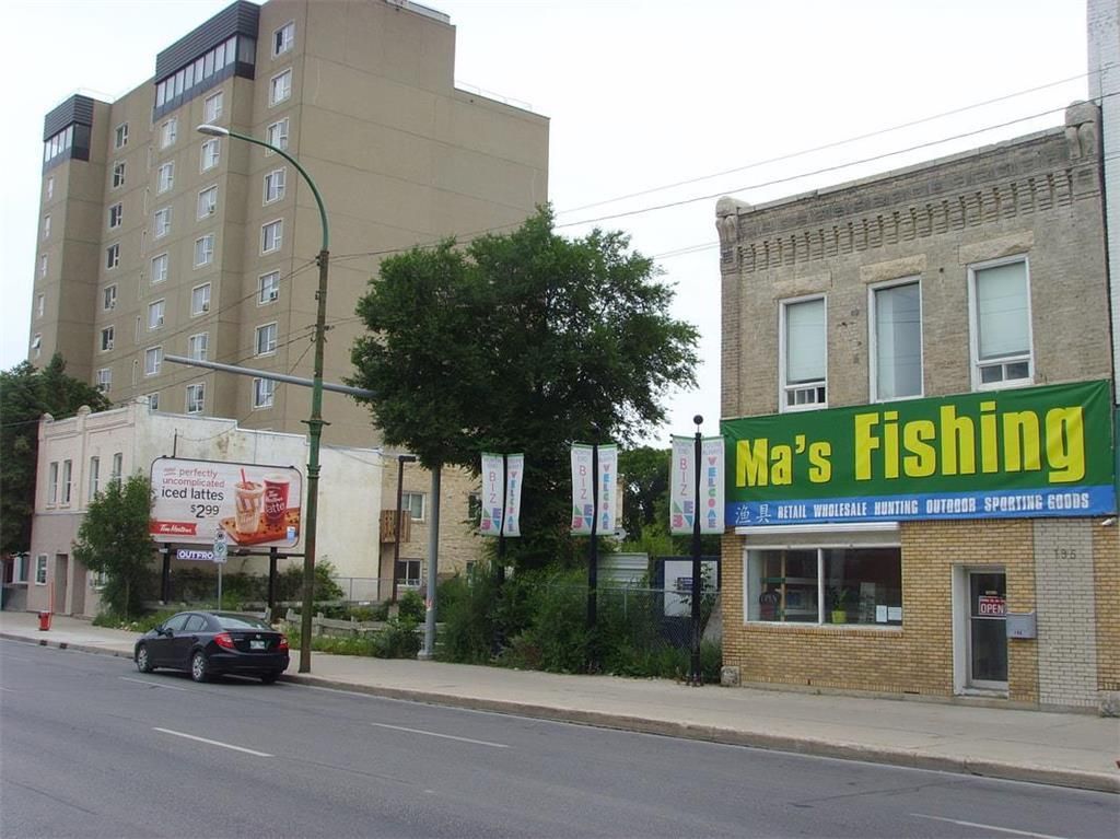 Main Photo: 795 Main Street in Winnipeg: Industrial / Commercial / Investment for sale or lease (4A)  : MLS®# 202205949
