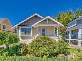 Photo 1: 219 NINTH Avenue in New Westminster: GlenBrooke North House for sale in "GLENBROOKE NORTH" : MLS®# R2808495
