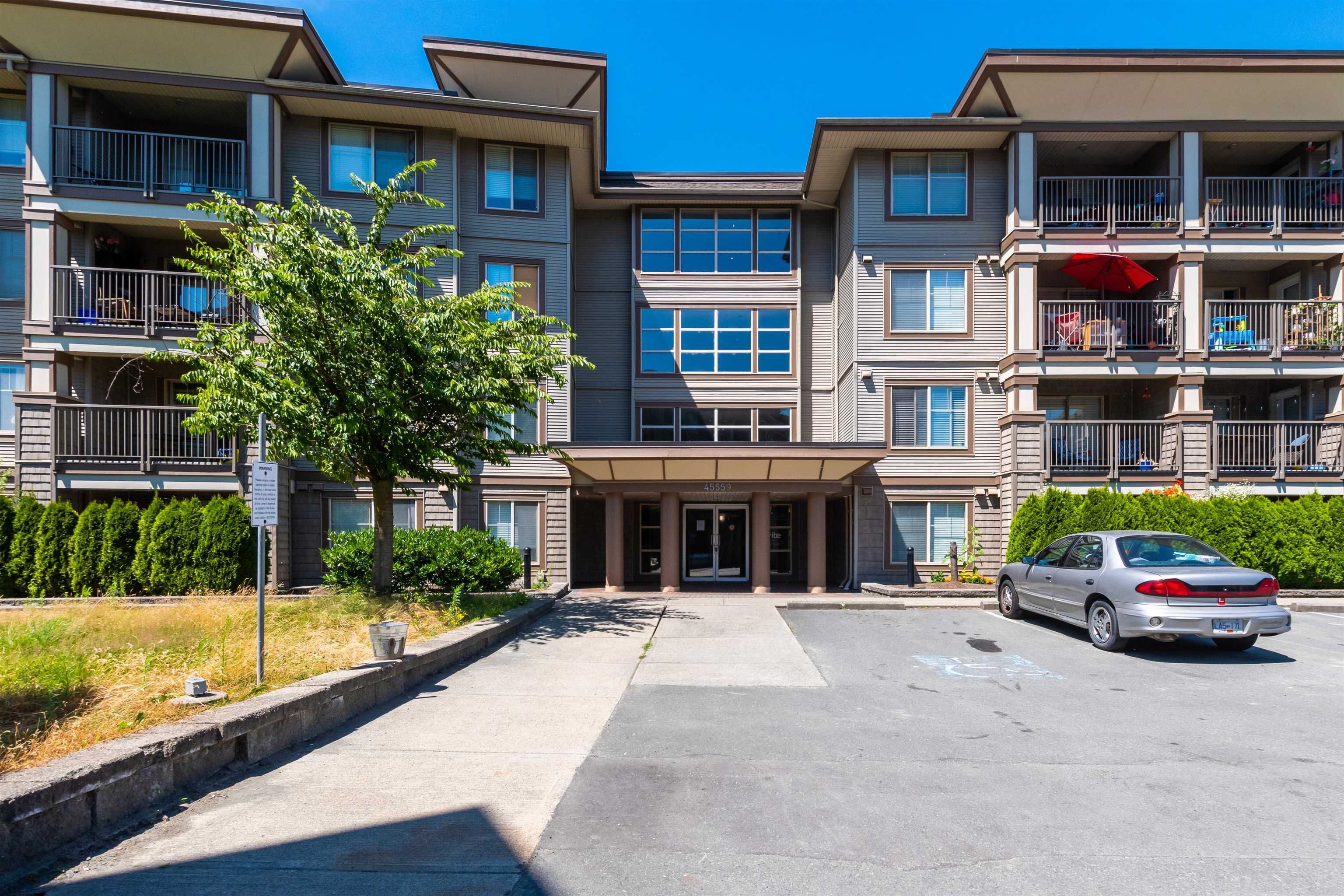 Photo 2: Photos: 402 45559 YALE ROAD in Chilliwack: Condo for sale : MLS®# R2711667