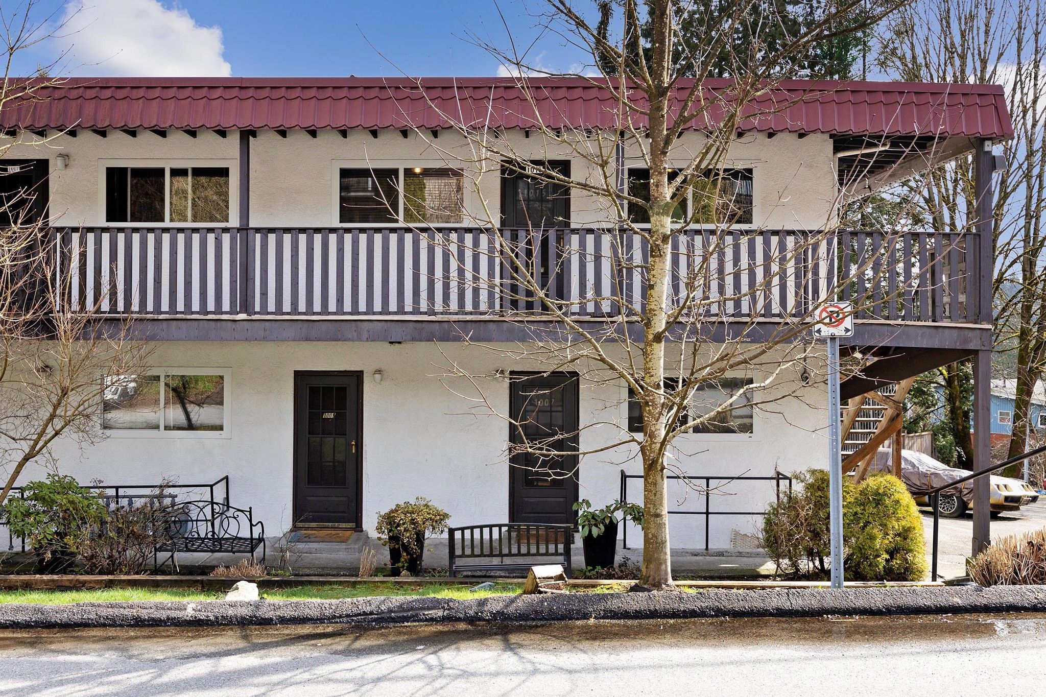 Main Photo: 1015 CLARKE Road in Port Moody: College Park PM Townhouse for sale : MLS®# R2712394