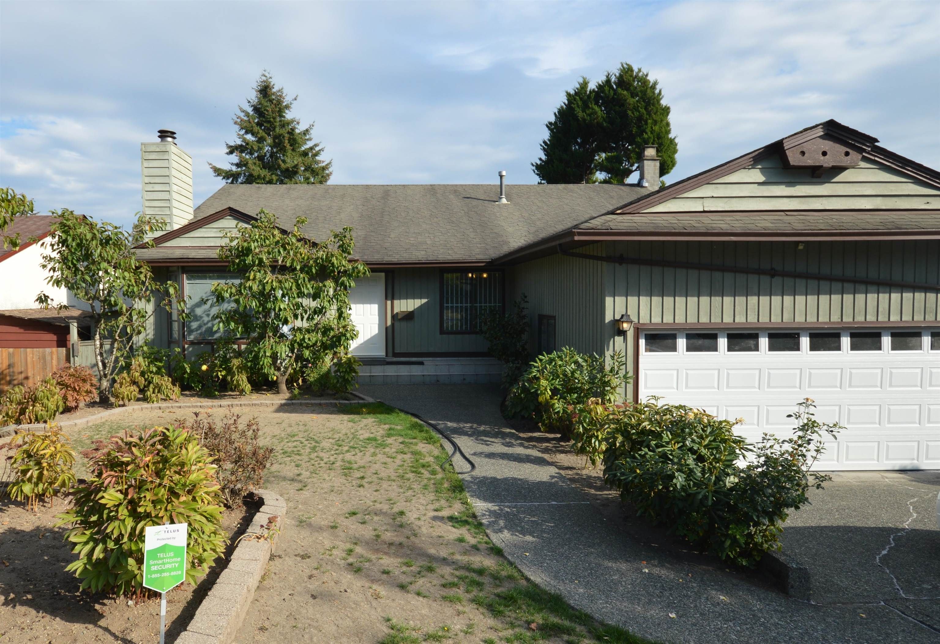 Main Photo: 10034 159A Street in Surrey: Guildford House for sale (North Surrey)  : MLS®# R2730890