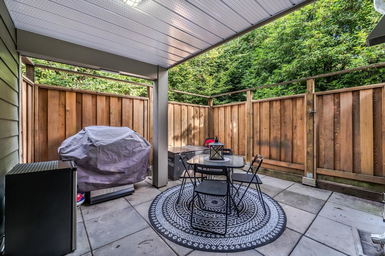 Main Photo: 212 518 THIRTEENTH Street in New Westminster: Uptown NW Condo for sale : MLS®# R2620095