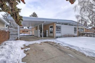Main Photo: 4227 Vauxhall Crescent NW in Calgary: Varsity Detached for sale : MLS®# A2118212