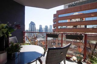 Photo 4: 1403 811 Helmcken Street in Vancouver: Downtown VW Condo for sale (Vancouver West)  : MLS®# R2354342