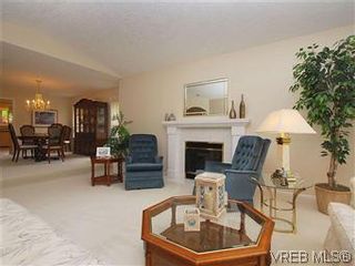 Photo 3: 1028 Adeline Pl in VICTORIA: SE Broadmead House for sale (Saanich East)  : MLS®# 573085
