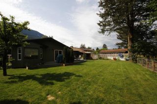 Photo 19: 41532 RAE Road in Squamish: Brackendale House for sale : MLS®# R2375866