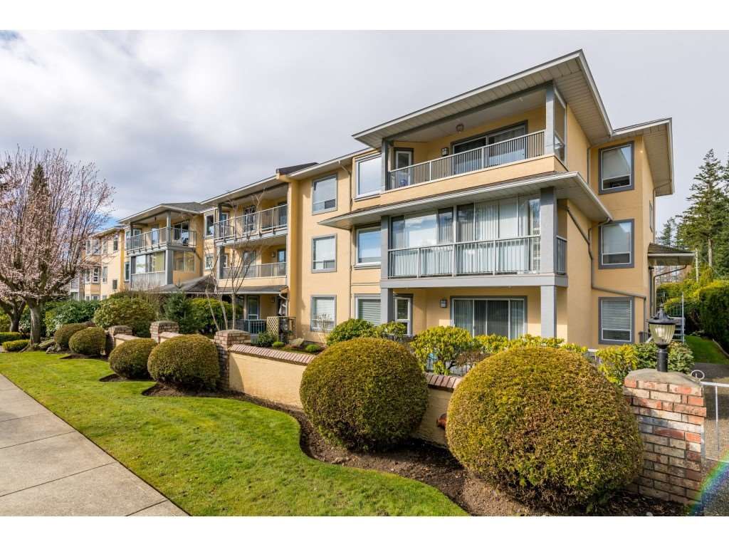 Main Photo: 109 1459 BLACKWOOD Street: White Rock Condo for sale in "The Chartwell" (South Surrey White Rock)  : MLS®# R2445492