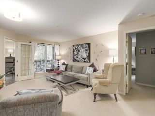 Photo 3: 206 1144 STRATHAVEN Drive in North Vancouver: Northlands Condo for sale in "Strathaven" : MLS®# R2217915