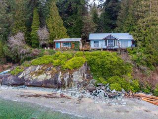 Photo 1: 8559 REDROOFFS Road in Halfmoon Bay: Halfmn Bay Secret Cv Redroofs House for sale (Sunshine Coast)  : MLS®# R2532493