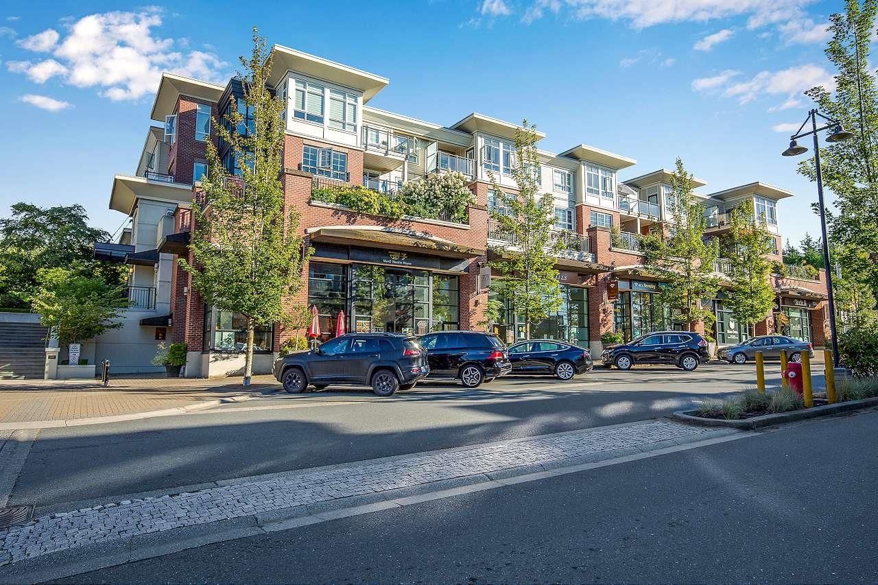 Main Photo: 305 2940 KING GEORGE Boulevard in Surrey: King George Corridor Condo for sale in "HIGH STREET" (South Surrey White Rock)  : MLS®# R2714837