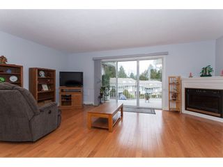 Photo 3: 4 33123 GEORGE FERGUSON Way in Abbotsford: Central Abbotsford Townhouse for sale in "The Britten" : MLS®# R2238767