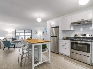 Photo 1: 304 270 W 3RD Street in North Vancouver: Lower Lonsdale Condo for sale in "Hampton Court" : MLS®# R2220368