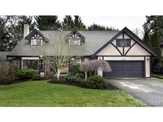 Photo 1: 4239 Lynnfield Cres in VICTORIA: SE Mt Doug House for sale (Saanich East)  : MLS®# 719912