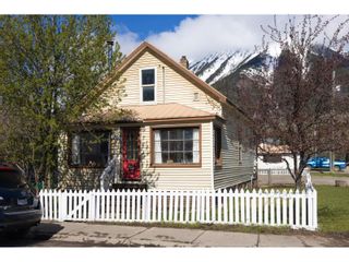 Photo 1: 1391 7TH AVENUE in Fernie: House for sale : MLS®# 2476684