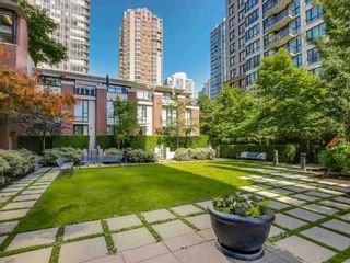 Photo 19: 2308 928 HOMER Street in Vancouver: Yaletown Condo for sale in "YALETOWN PARK" (Vancouver West)  : MLS®# R2181999