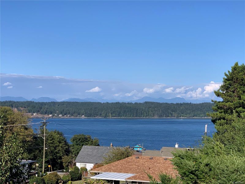 FEATURED LISTING: 589 Birch St Campbell River