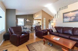 Photo 5: 2406 Fleetwood Crt in VICTORIA: La Florence Lake House for sale (Langford)  : MLS®# 792944