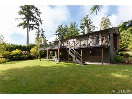 Main Photo: 2637 Tanner Rd in VICTORIA: CS Martindale House for sale (Central Saanich)  : MLS®# 701814