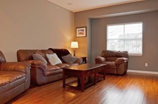 Photo 3: 42 1055 RIVERWOOD Gate in Port Coquitlam: Riverwood Townhouse for sale in "MOUNTAIN VIEW ESTATES" : MLS®# R2034947