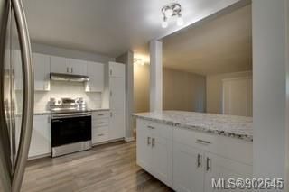 Photo 4: 112 4728 Uplands Dr in Nanaimo: Na Uplands Condo for sale : MLS®# 902645