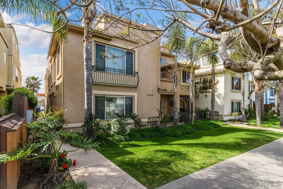 Main Photo: PACIFIC BEACH Townhouse for rent : 3 bedrooms : 1125 FELSPAR STREET in San Diego