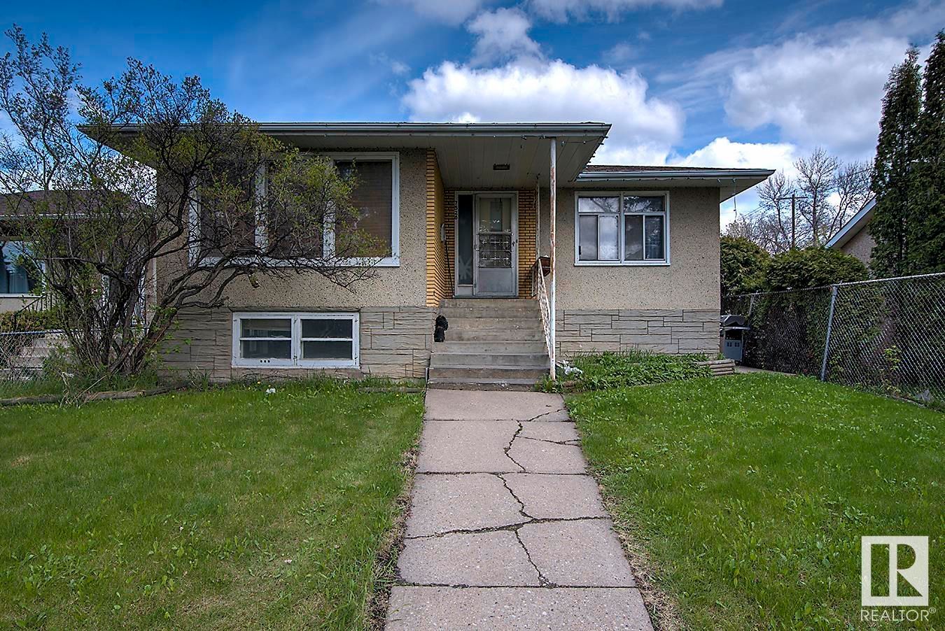 Main Photo: 7528 80 Avenue in Edmonton: Zone 17 House for sale : MLS®# E4295405