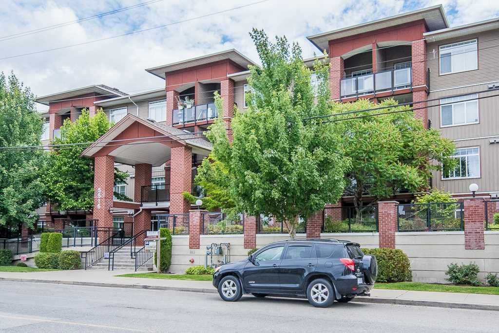 Main Photo: 408 5516 198 Street in Langley: Langley City Condo for sale : MLS®# R2284036