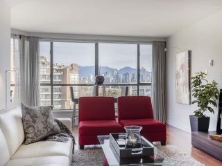Photo 2: 605 1490 PENNYFARTHING Drive in Vancouver: False Creek Condo for sale in "Harbour Cove Three" (Vancouver West)  : MLS®# R2352893