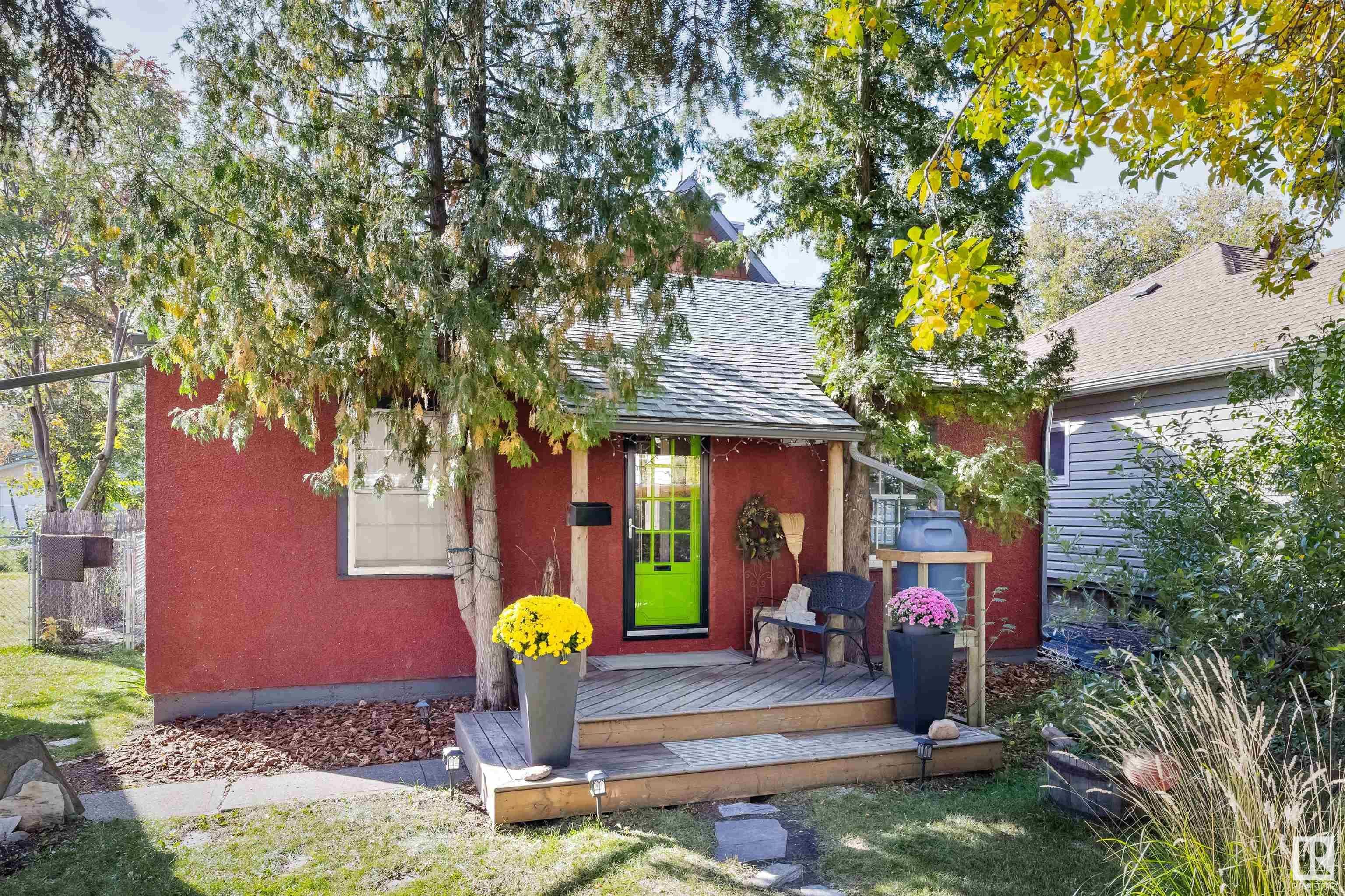 Main Photo: 9759 79 Avenue in Edmonton: Zone 17 House for sale : MLS®# E4358814