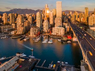 Photo 4: 305 1600 HOWE Street in Vancouver: Yaletown Condo for sale in "The Admiralty" (Vancouver West)  : MLS®# R2855173