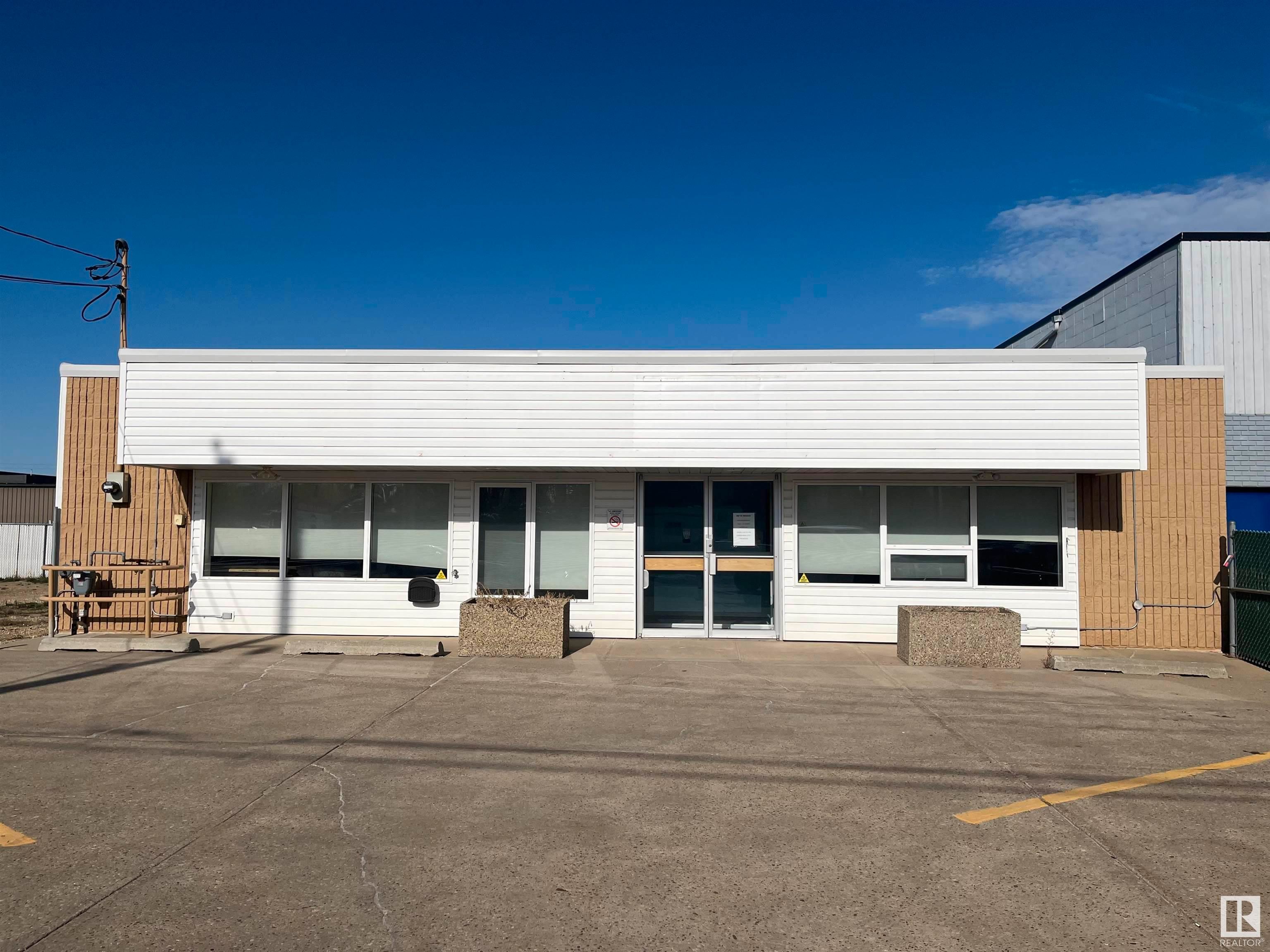 Main Photo: 9922 103 Street: Morinville Office for sale or lease : MLS®# E4335187