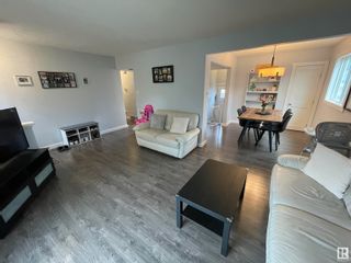 Photo 2: 4632 102 Avenue in Edmonton: Zone 19 House for sale : MLS®# E4384339