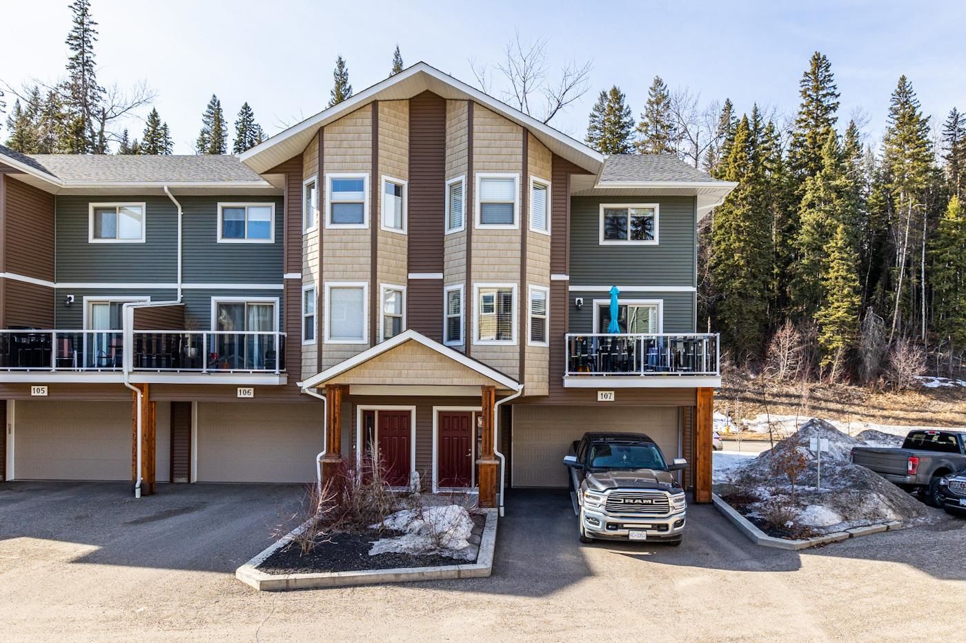 Main Photo: 107 7400 CREEKSIDE Way in Prince George: Lower College Townhouse for sale in "Creekside" (PG City South (Zone 74))  : MLS®# R2662455