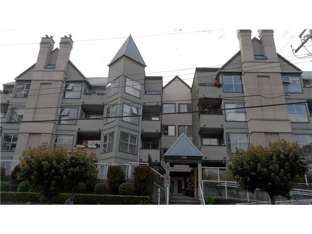 Main Photo: 301 509 CARNARVON Street in New Westminster: Downtown NW Condo for sale in "HILLSIDE PLACE" : MLS®# V1093418